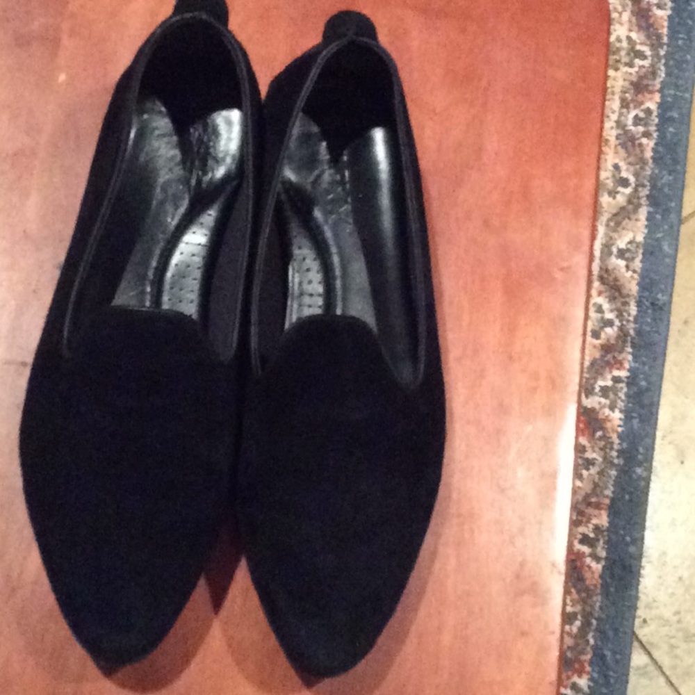 The Flexx black  suede loafer 1” thick rubber sole pointed toe size 10